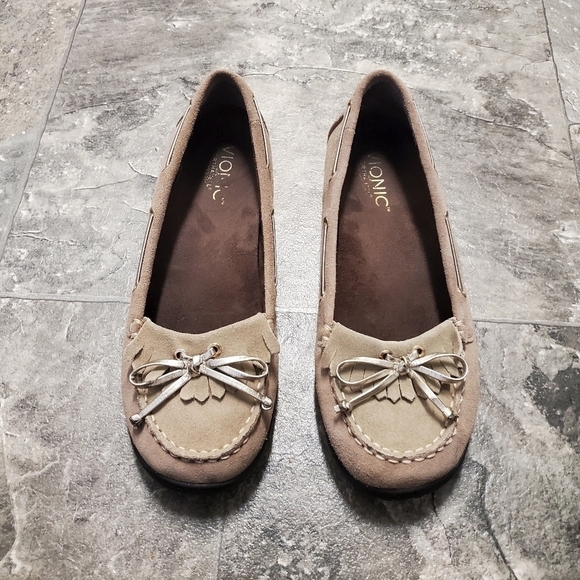 Vionic Orthaheel Petaluma Oak Taupe Suede Leather Kiltie Moc Toe Driving Loafers - Picture 2 of 10